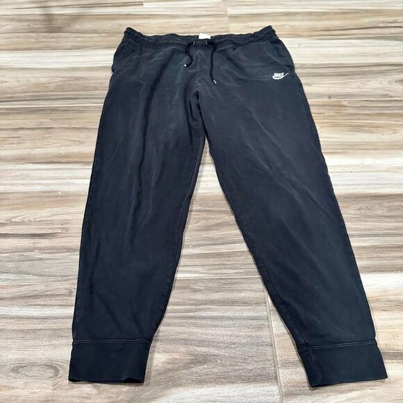 Nike Women's Black Joggers-tracksuits - Picture 2 of 4